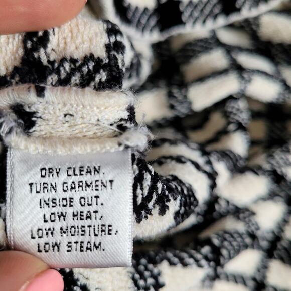 St. John Womens Knit Skirt Size 12 Black Cream Pleated Zip Pockets Maximalist - Picture 5 of 9